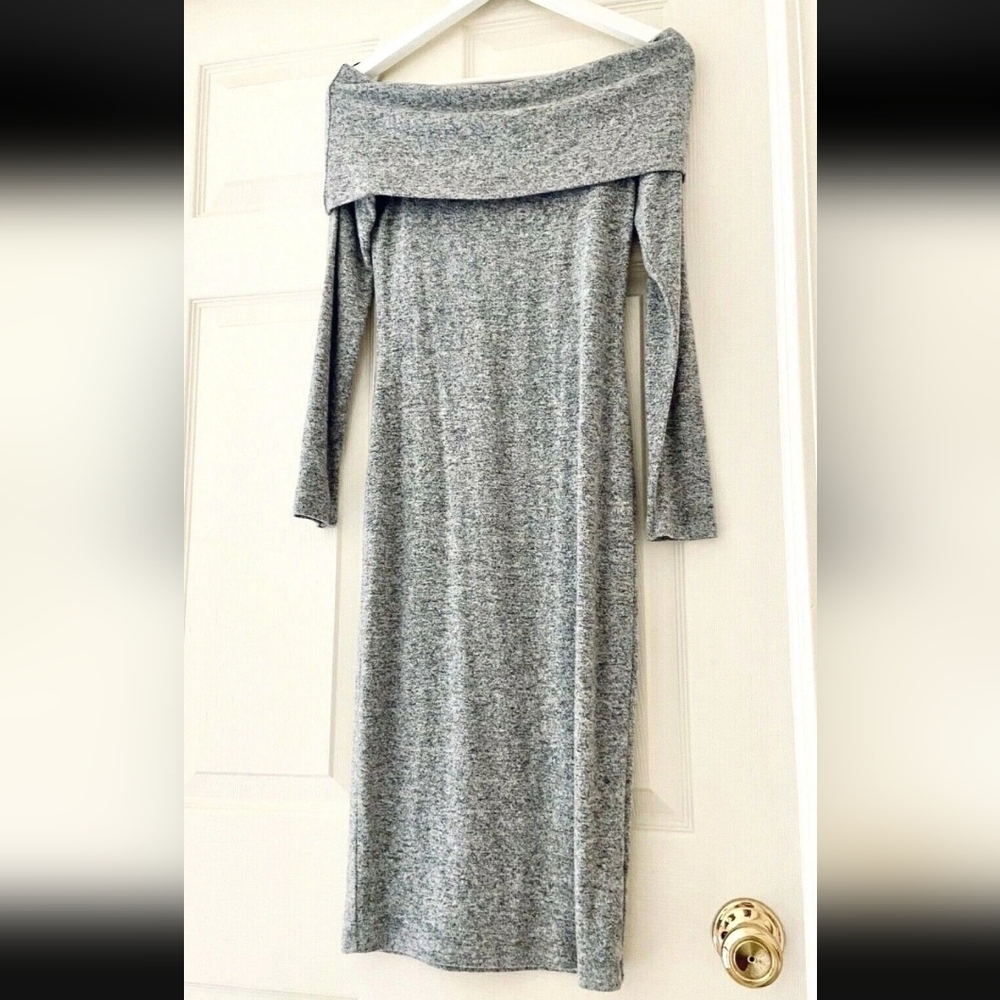 Off-Shoulder Dress. Slit On Both Sides.‎